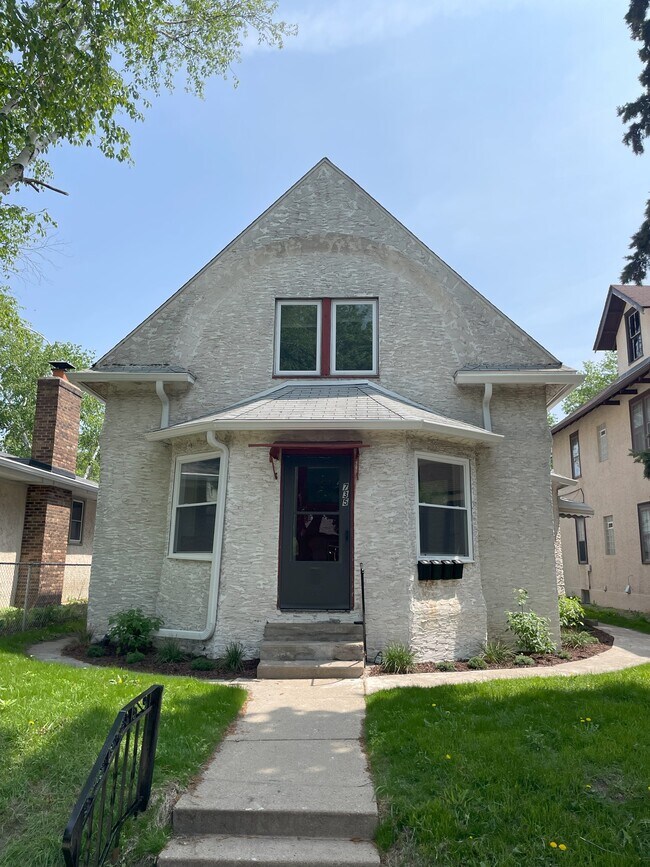 Foto del edificio - 735 Quincy St NE