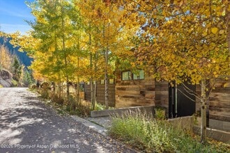 Building Photo - 191 Skimming Ln