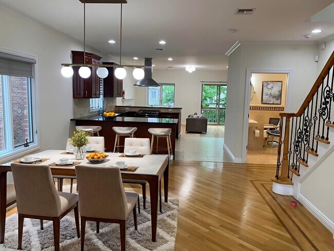 Foto del edificio - 436 Lawton Ave