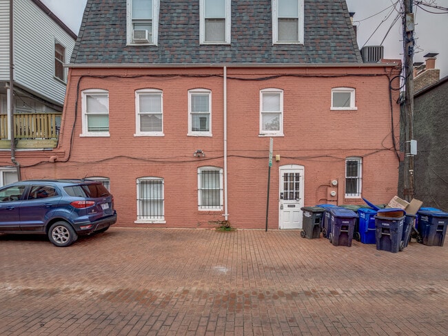 Building Photo - 116 12th St NE