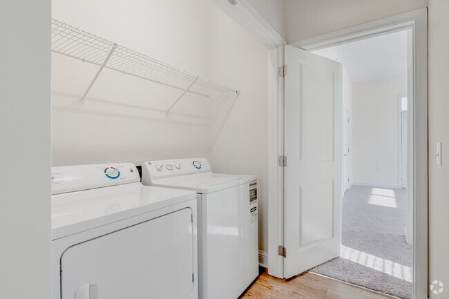 Westover 2BR, 2BA - 1,119SF - Laundry - ARIUM FreeMoreWest