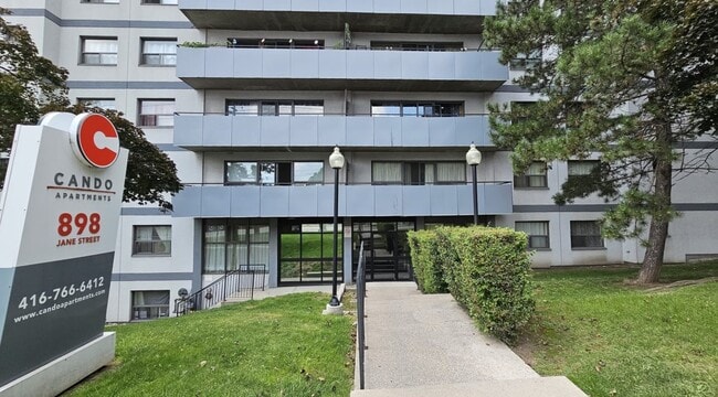 Building Photo - 898 Jane St