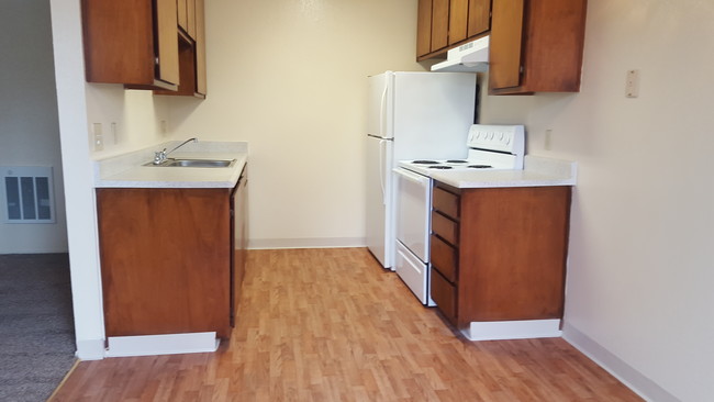 Kitchen- 1 Bedroom - Oasis Apartments