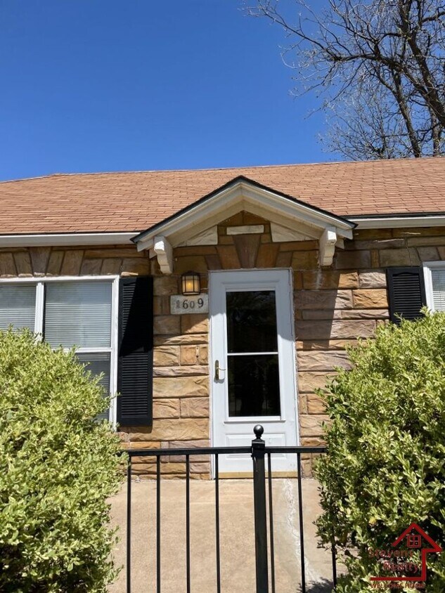 Foto principal - 1609 SW B Ave