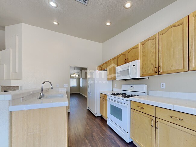 Building Photo - 974 Hunters Run Dr