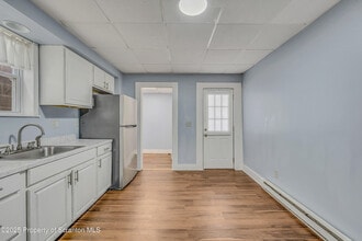 Building Photo - 7 Plum Pl