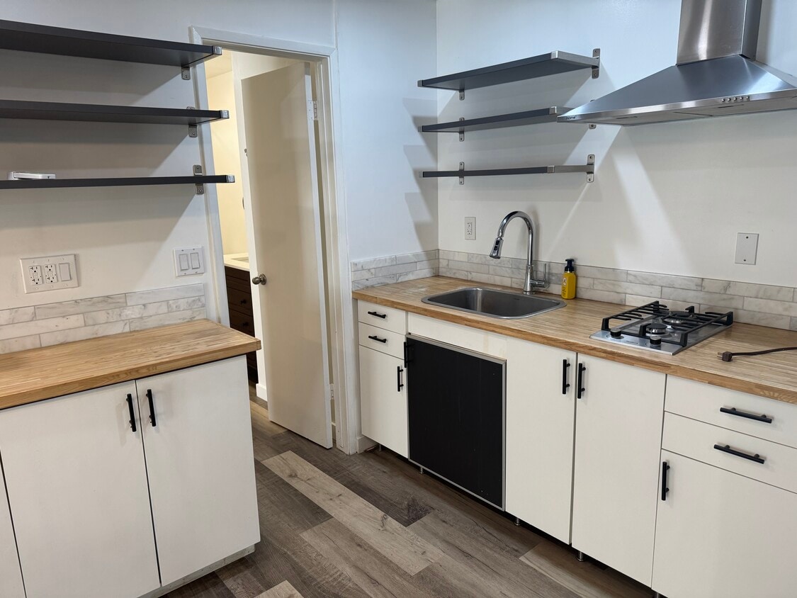 modern remodeled kitchen - 140 Hueneme Ave