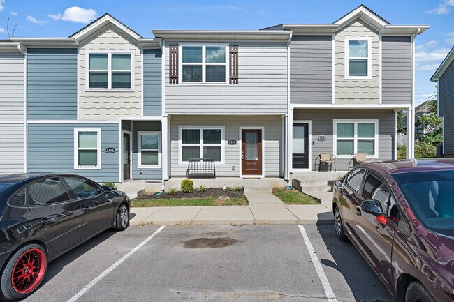 Foto del edificio - 8104 Logan Dr