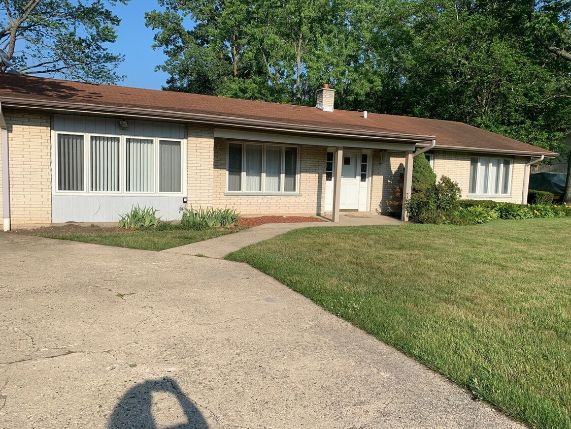 1323 Landwehr Rd, Northbrook, IL 60062 House for Rent in Northbrook