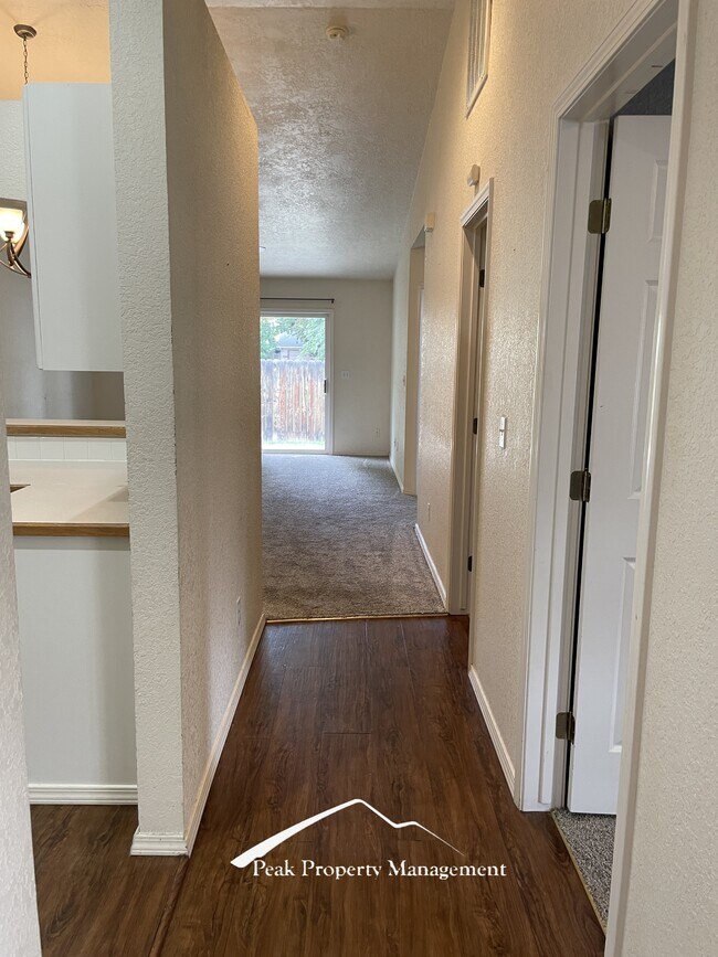 Foto del edificio - 6196 W Villa Park St