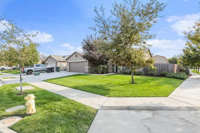 Building Photo - 2423 W Corvina Ave