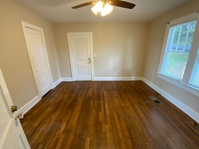Building Photo - 109 Lookout Cir SW