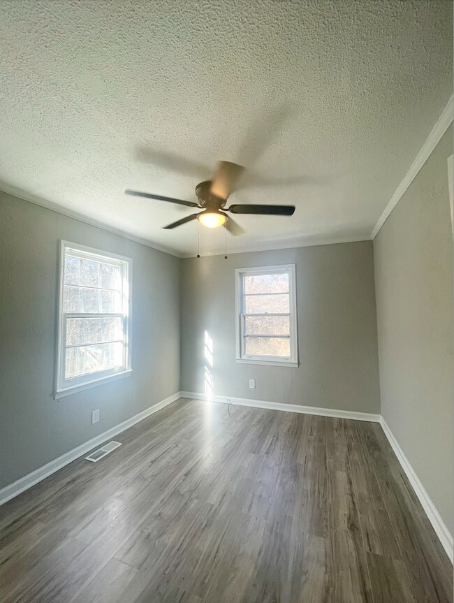 Foto del edificio - 1202 Cline Ave