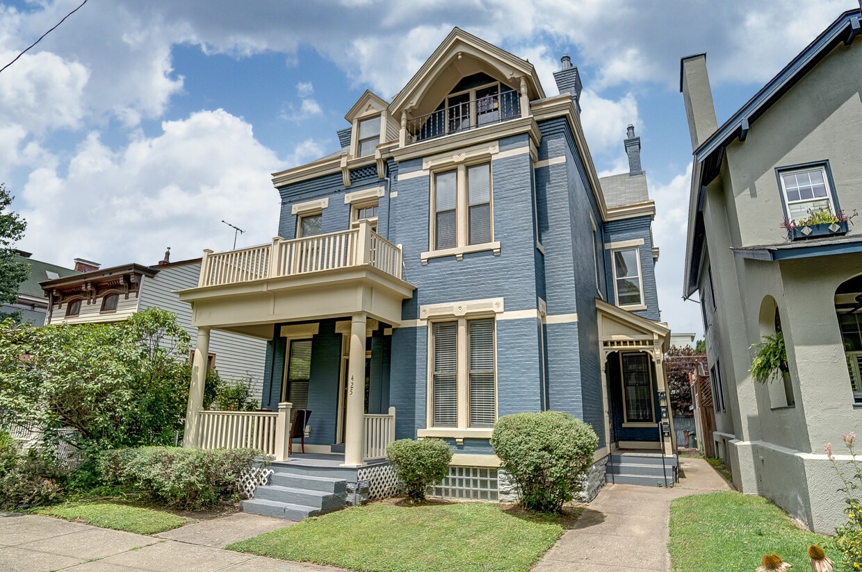 Primary Photo - 425 E 5th St