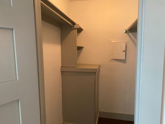 Building Photo - 4633 Fairmount St