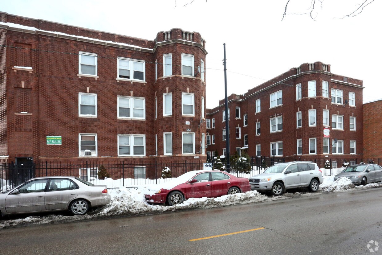 Building Photo - 4915 N Kedzie