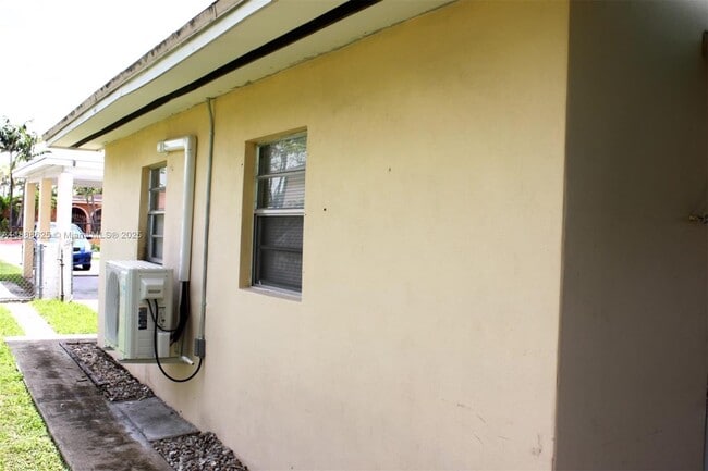 Foto del edificio - 10210 SW 37th St