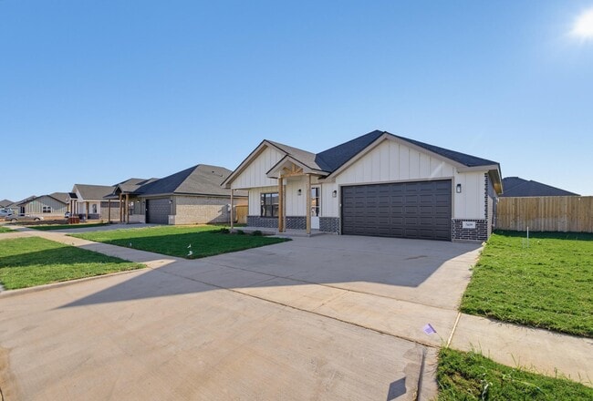 Building Photo - 7659 Lake Ridge Pky