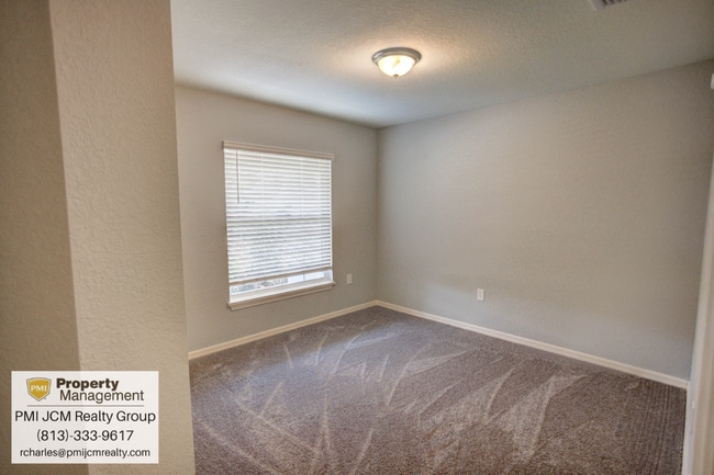 Building Photo - "Discover Your Dream Home: Spacious 4-Bedr...