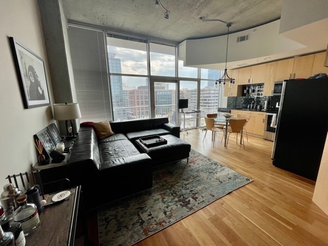 Building Photo - 1700 Bassett St