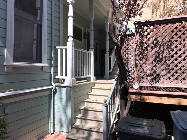 Building Photo - 347 Ramona St