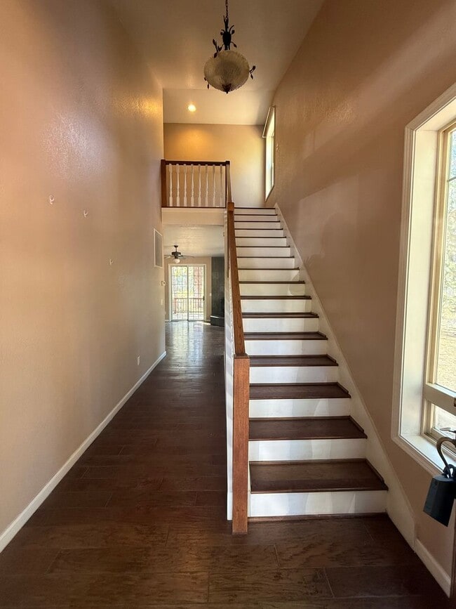 Building Photo - 3 Bedroom 2.5 Bath in Latakomie Shore