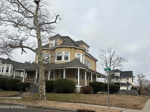 Building Photo - 401 Sewall Ave