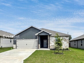 Building Photo - 2119 Hornbeam St