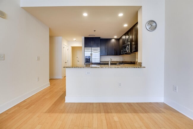 Building Photo - 1125 Maxwell Ln