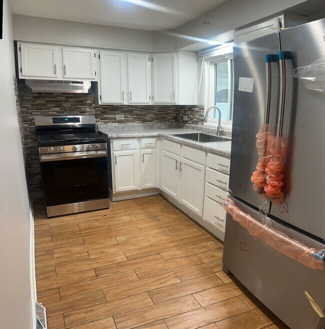 Foto del edificio - 1324 Leslie Ln E