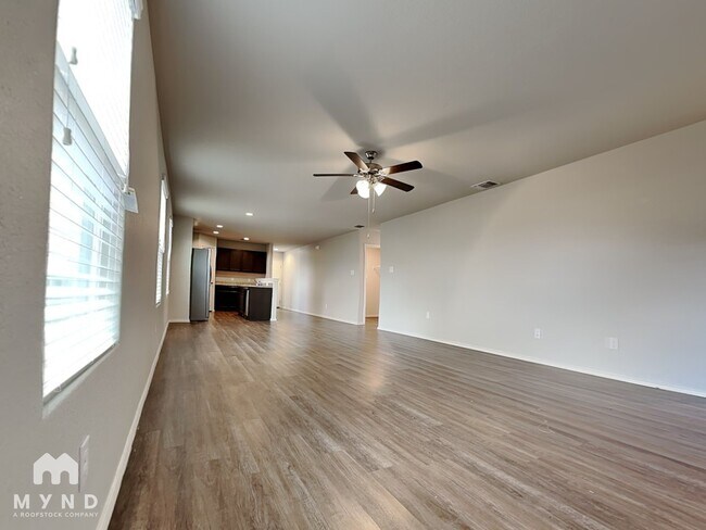 Foto del edificio - 9421 Apple Ridge Ln