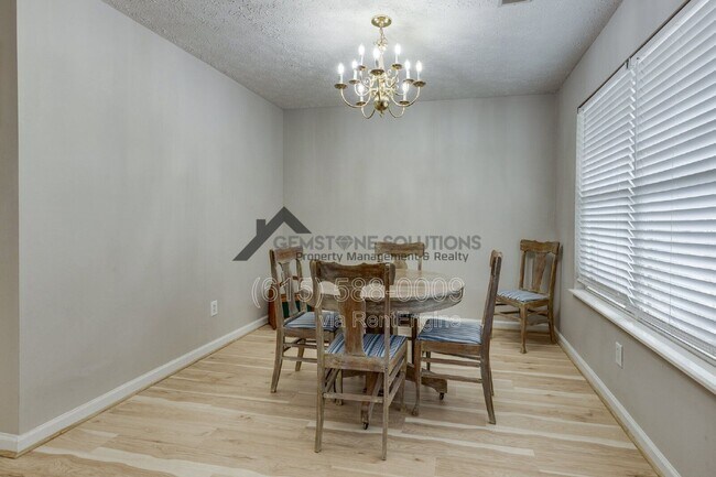 Foto del edificio - 668 Flintlock Ct