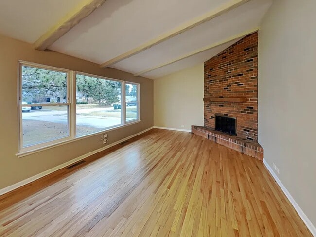 Building Photo - 429 Lotus Ln