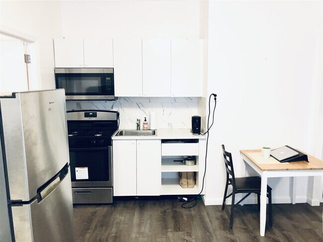 Foto del edificio - 118 Corbin Ave
