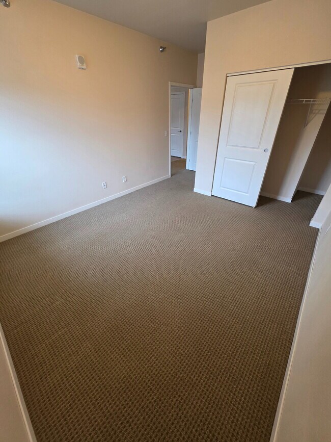 Building Photo - 2 Bedroom | 1 Bathroom 3rd Floor Apartment...