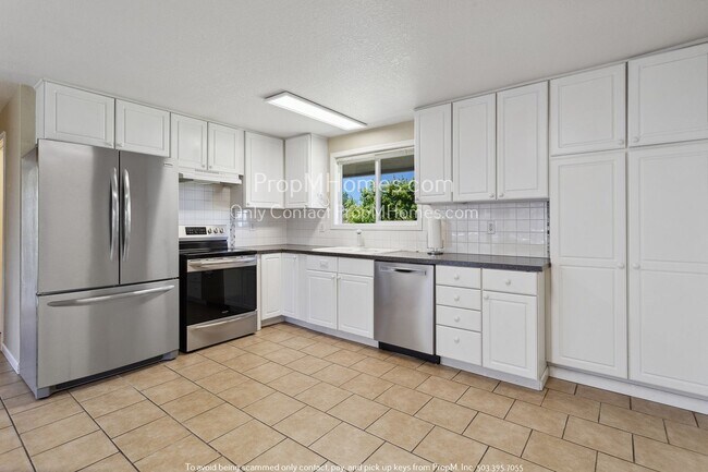 Foto del edificio - Charming Apartment Available now! With A/C...