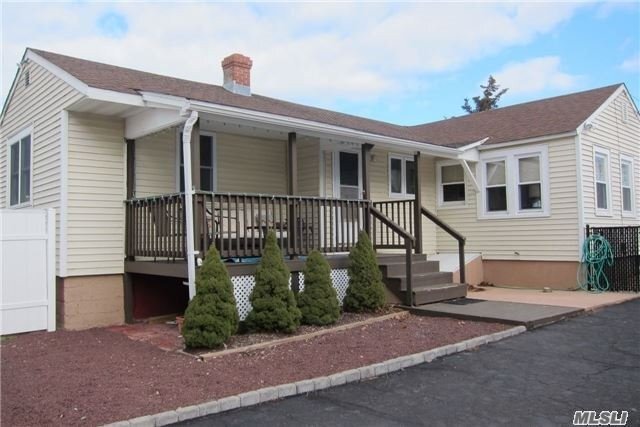 Building Photo - 1059 Woodcrest Ave