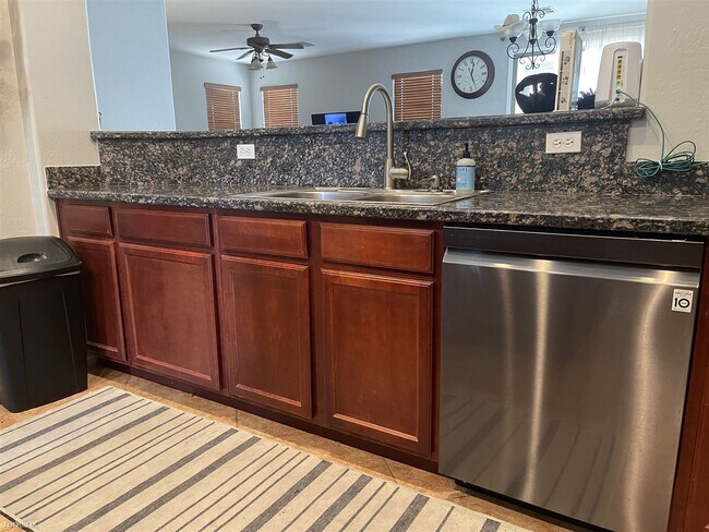 Foto del edificio - 3 br, 2 bath House - 16418 West Whitehorn Way