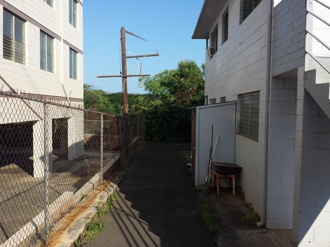 Building Photo - 94-508 Farrington Hwy
