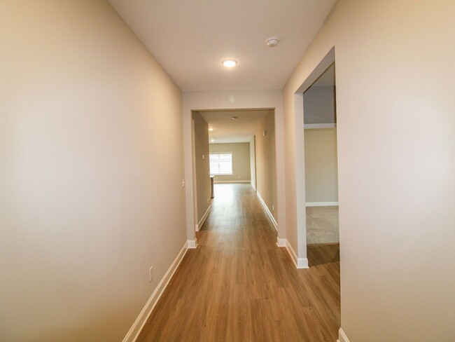 Foto del edificio - Stunning new home and MOVE IN Ready!