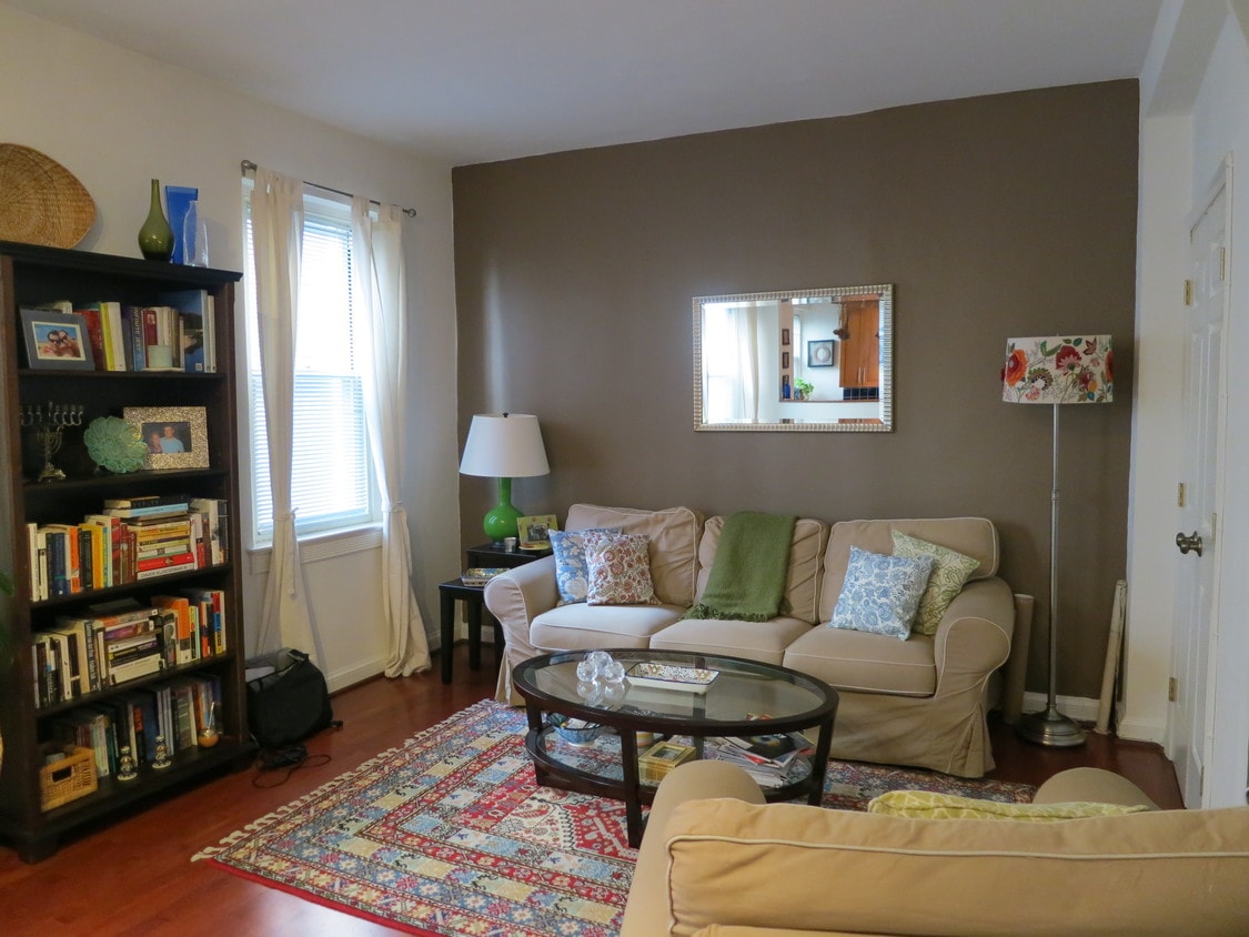 living room - 1725 New Hampshire Ave NW