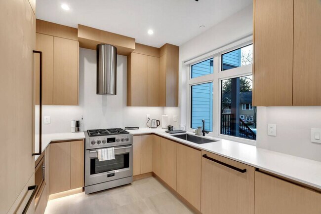 Photo du bâtiment - 74 W 14th Ave