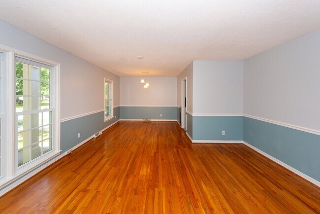 Building Photo - 3 Bedroom 2 Bath Home in Kings Grant - Sum...