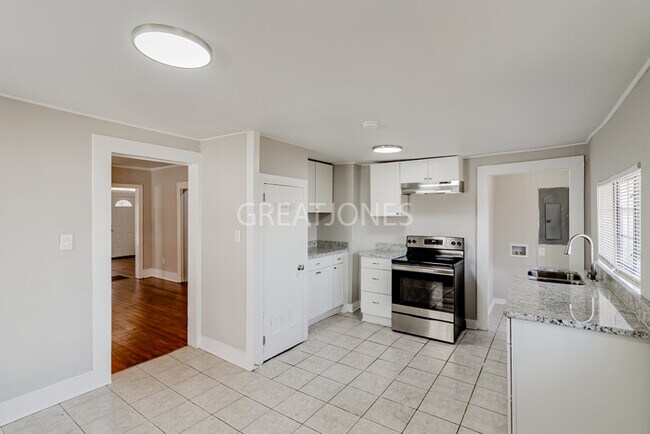 Foto del edificio - NOW OFFERING $250 OFF FIRST FULL MONTH IF ...