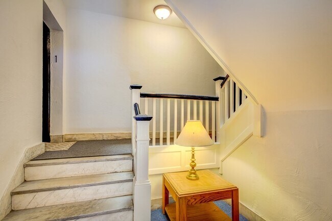 Building Photo - 321 Tappan St