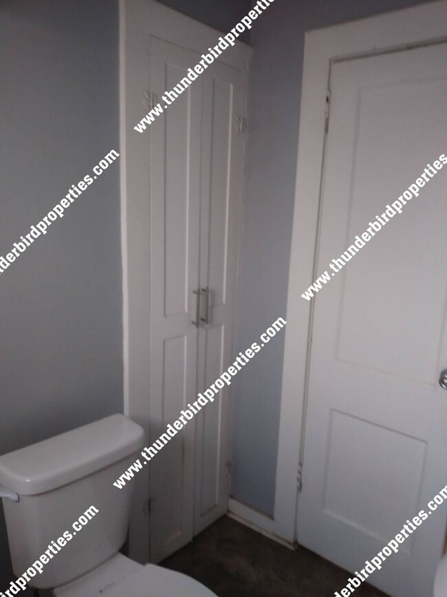 Building Photo - 2 bedrooms, 1 bath, fenced yard near CNM, UNM
