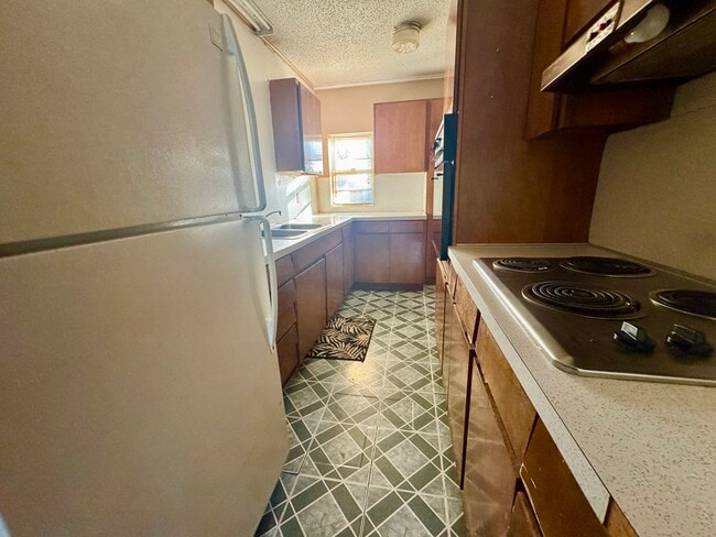 Building Photo - Oak Crest Apartments