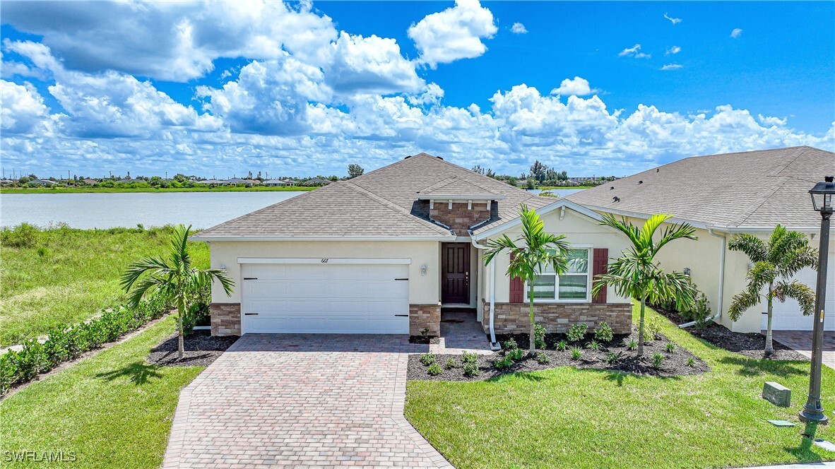 Foto principal - 667 Parkshore Lk Ave