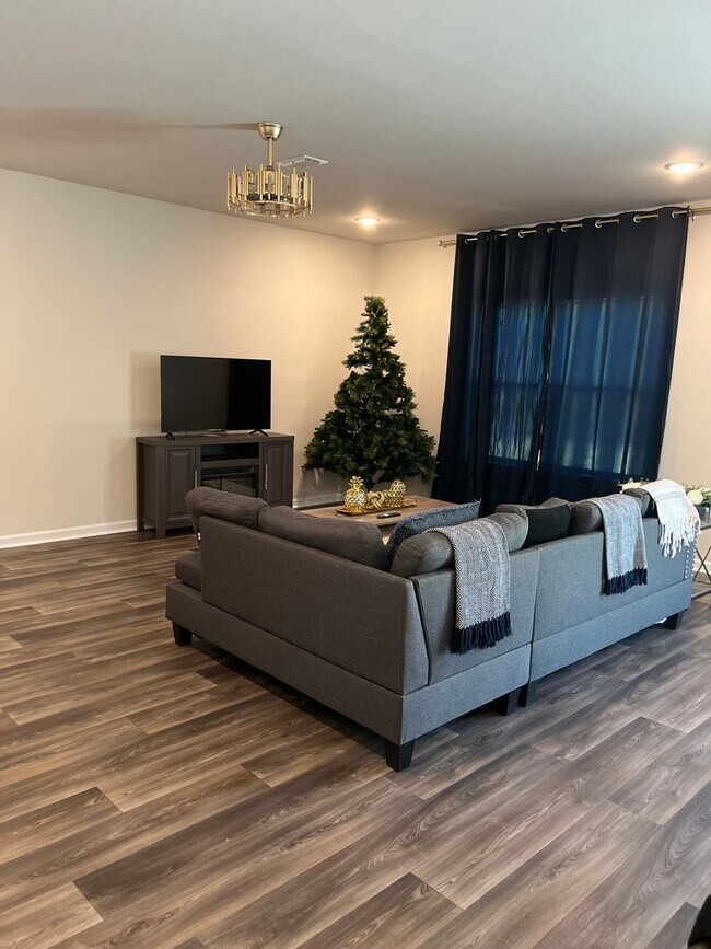 Building Photo - 4 Bedroom Single Family Home in Summerville