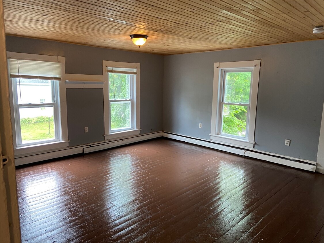 46 Russell St Unit C, Plymouth, NH 03264 46 Russell St Plymouth, NH